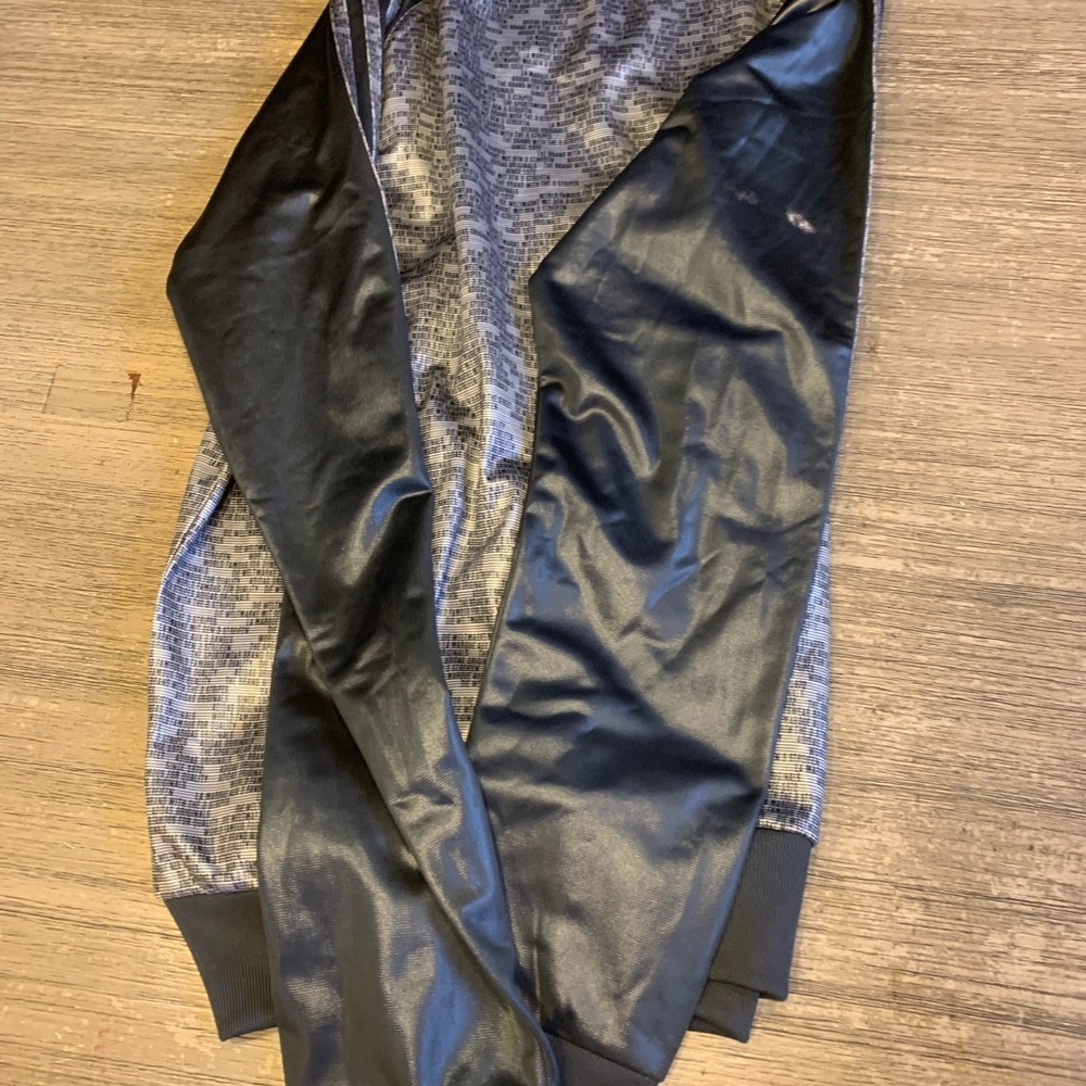 Adidas jacket - Picture 3 of 4